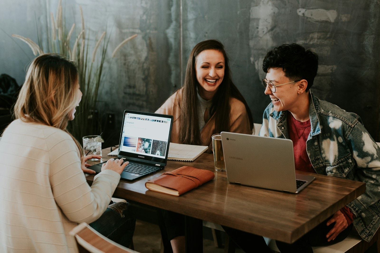 Marketing team collaborating on guest post campaigns